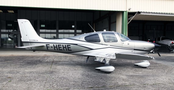avion-cirrus-ecole-france-SR22G6