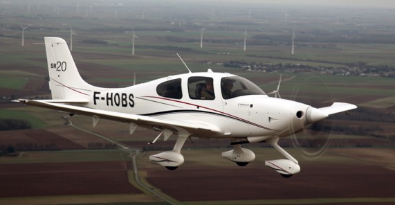 avion-cirrus-ecole-france-SR20